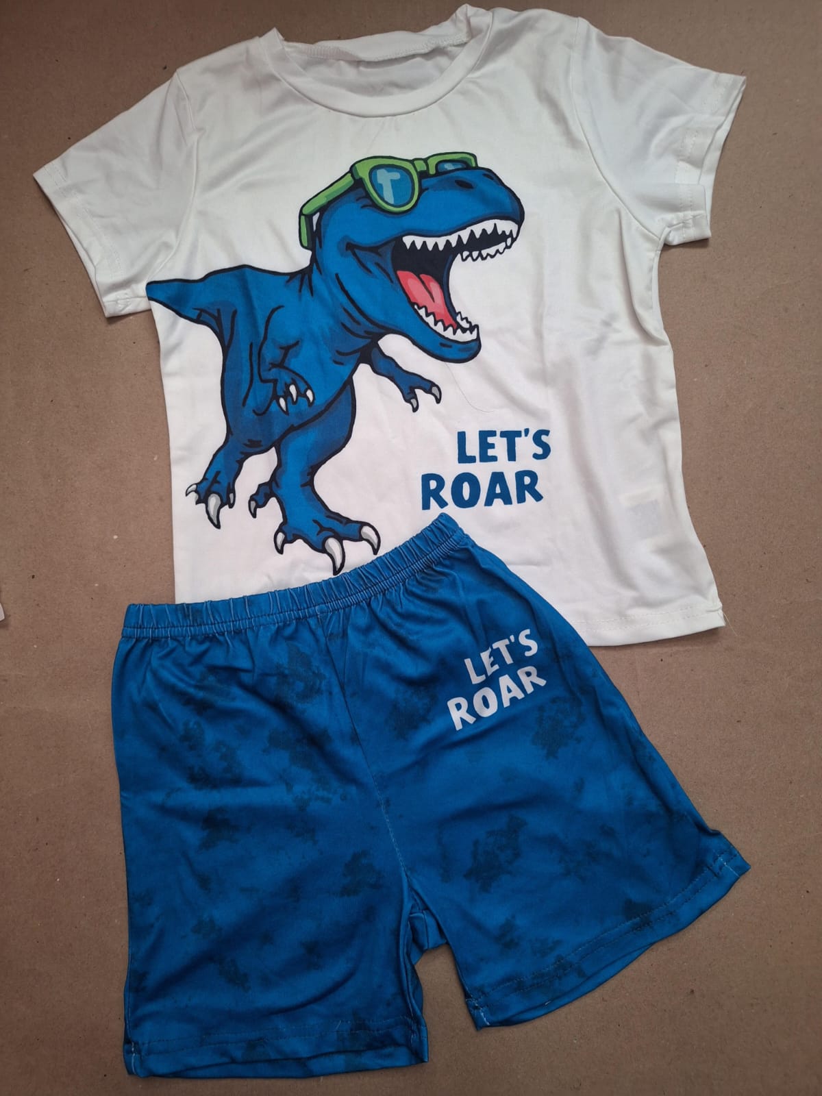 Conjunto Lets Roar