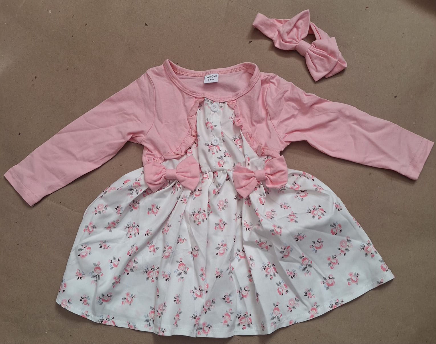 Vestido rosa con moños